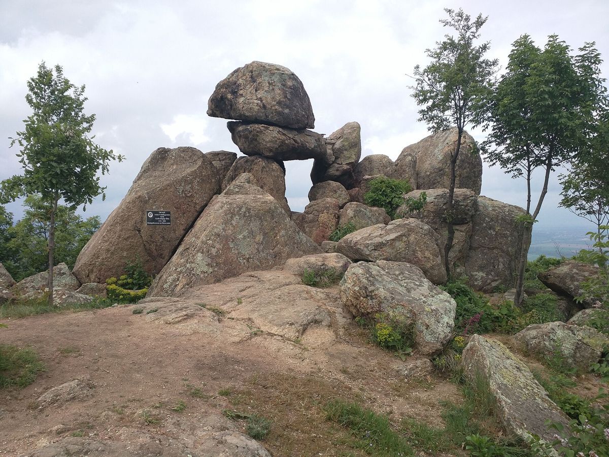 Gate of the Goddess megalith, Buzovgrad